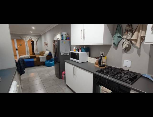 3 BEDROOM TOWNHOUSE FOR SALE IN ARCON PARK